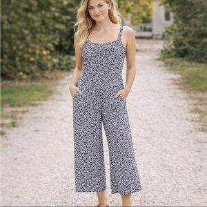 New! GAP Navy & White Floral Wide Leg Cropped Jumpsuit Size 6 54244